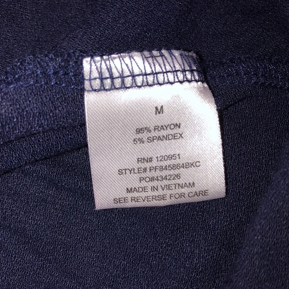 Sweet Tea’s size medium navy blue flowy top - Picture 7 of 7